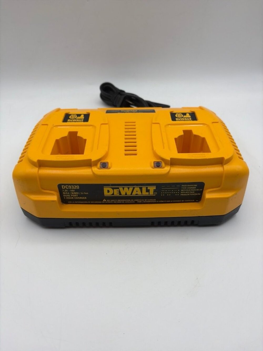 DEWALT DC9320 Dual Battery Charger 7.2V/14.4V/18V Yellow Tested and Working